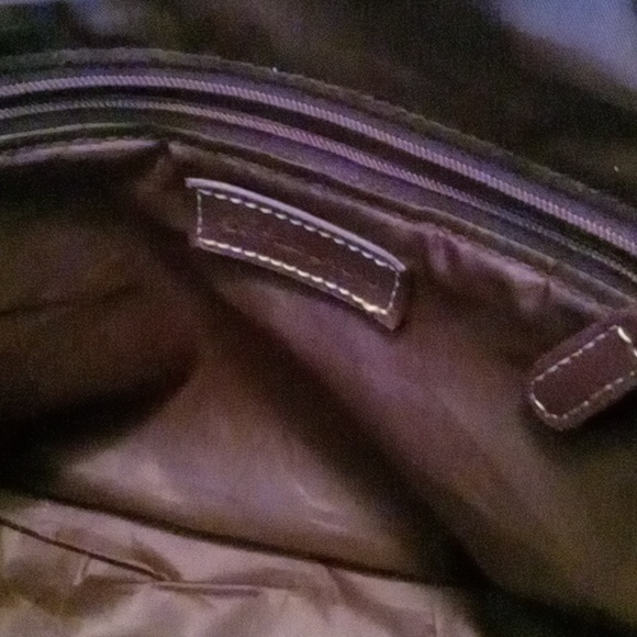 Croft & Barrow Shoulder Bag W Pouch + Card Holder Keychain - Picture 8 of 9